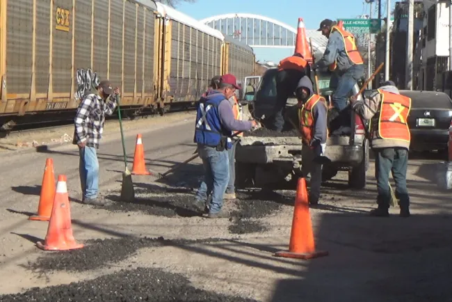 Aplica Ayuntamiento refuerzo en bacheo