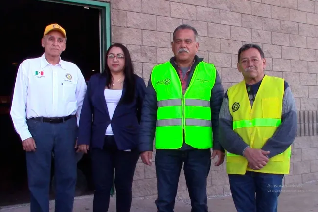 Recibe Club Rotario Nogales Industrial donación de sillas