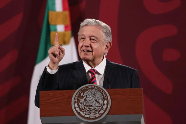 Elogia López Obrador “corcholatas” para 2024; “son de primera”