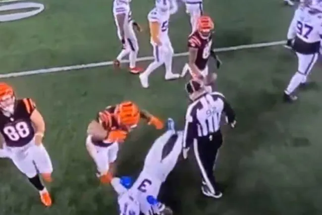 Se desploma Jugador de la NFL en pleno partido