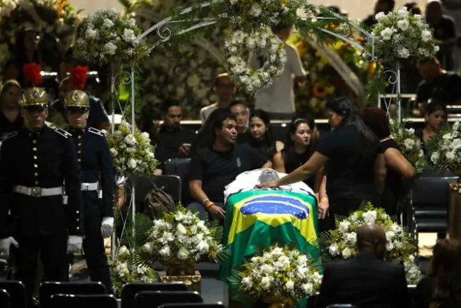 Más de 230 mil personas pasaron por el velorio de Pelé