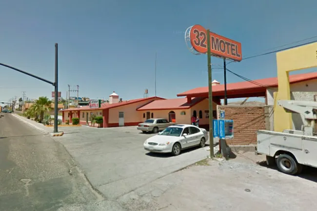 Despojan de carro y documentos a hombre