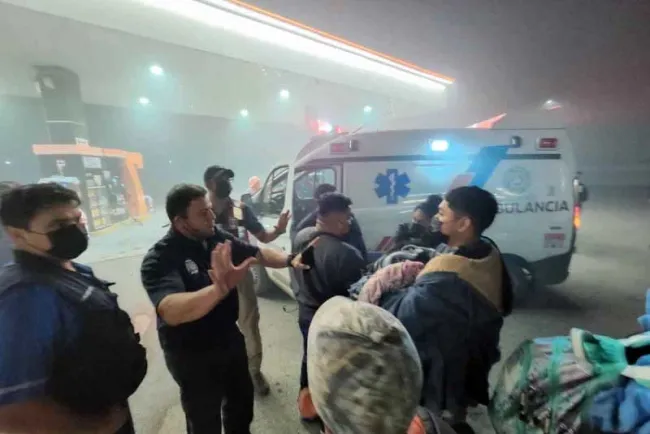 Desalojan a 3 mil migrantes por denso humo de incendio en Reynosa