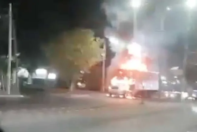 Culiacán amanece con balaceras y narcobloqueos; confirma AMLO operativo