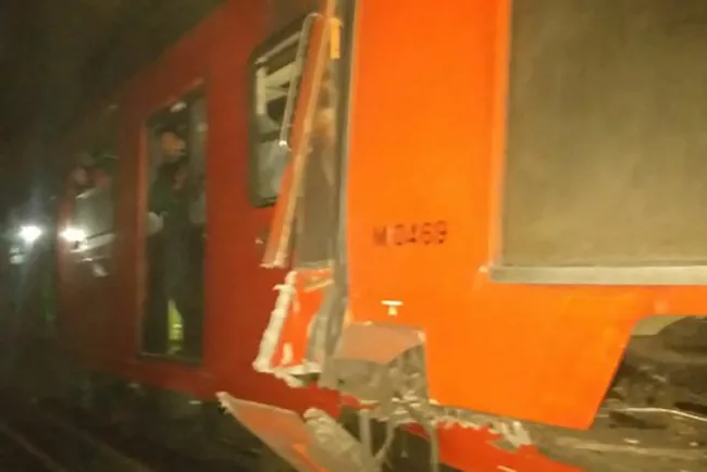 Saldo de un muerto y varios heridos en choque de trenes en metro en la CDMX