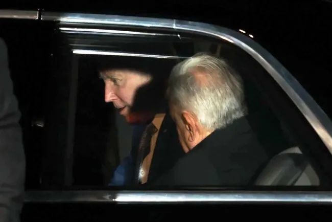 Se pasean AMLO y Biden por más de una hora en “La Bestia”