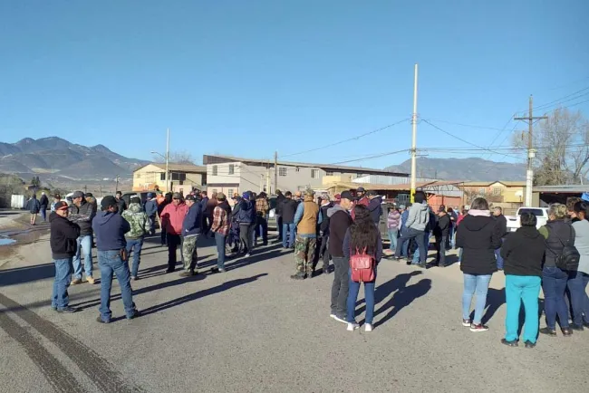 Cierran exmineros de la Sección 65 carretera Cananea - Ímuris