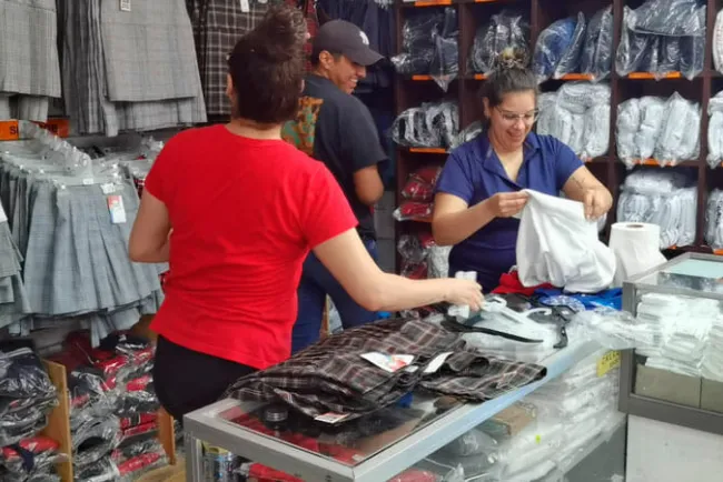 Iniciará entrega de uniformes en febrero