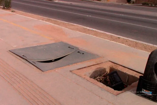 Reportan registros de cableado sin tapas