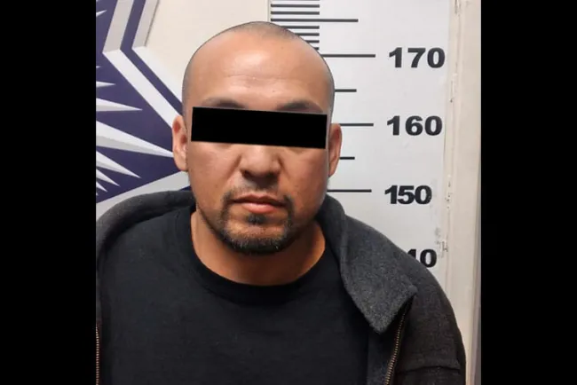 Pide gasolina y la paga con “puñetazos”