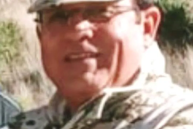 Trabajo notable  Atendimos invitación del General de Brigada Diplomado de Estado Mayor (DEM), Marco Antonio Álvarez Reyes, Comandante de la 45 Zona Militar, a una reunión de información y desayuno en la sede de la Guarnición de la Plaza.  Arribar al lugar, desplazarnos en su interior y ver el orden que caracteriza a un cuartel militar, nos remontó a los años aquellos de disfrutar la vida en plenitud de mi Sargento Cirilo Estrada Oviedo, en su 18 Regimiento de Caballería.  Conocer a detalle el tr
