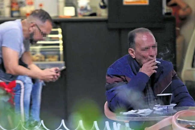 Prohíben fumar en playas y restaurantes