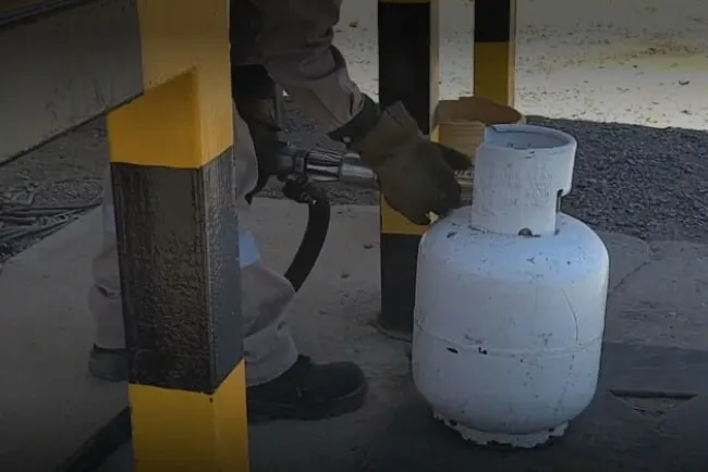 Recomiendan bomberos no sobrellenar tambos de gas
