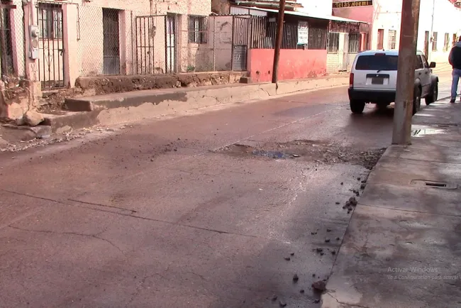 Piden residentes de la Héroes reparación de bache