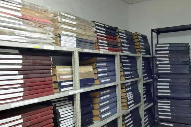 Digitalizan documentos en el Archivo histórico