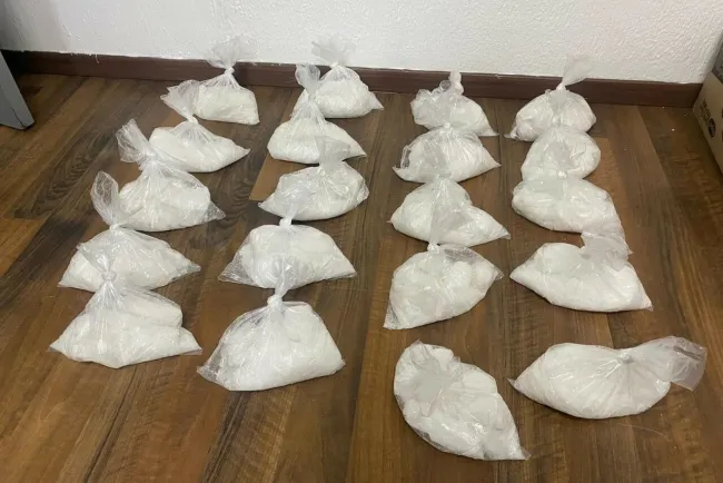 Es vinculado a proceso por posesión de arma y droga
