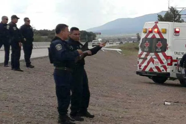 Localizan cuerpo de persona en carretera Internacional