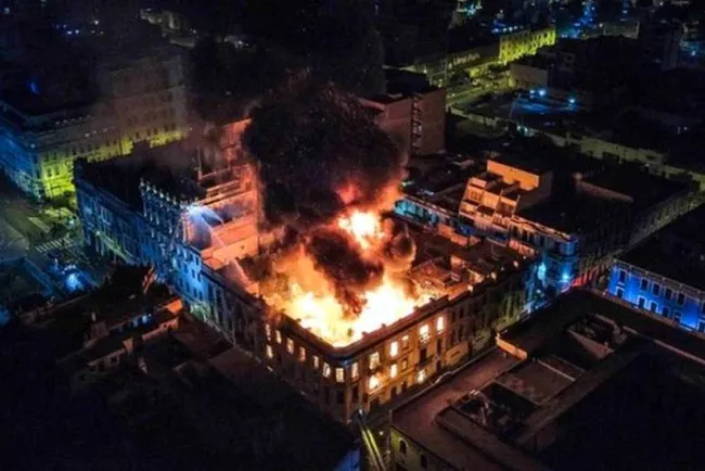 “Toma de Lima” termina en enfrentamientos e incendio; hay un muerto y 16 heridos