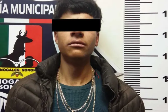 Detienen a sujeto con ‘las manos en la masa’
