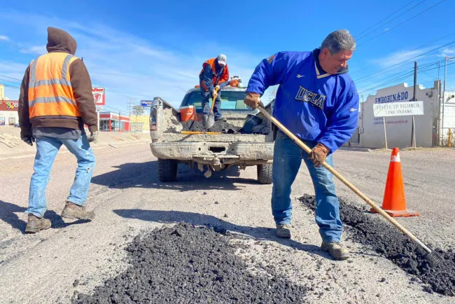 Aprovechan ausencia de las lluvias para intensificar campaña de bacheo