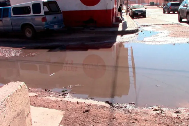 Solicitan remoción de tierra ante acumulamiento de agua