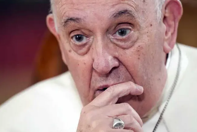 "La homosexualidad no es un delito, pero sí es pecado", dice papa Francisco
