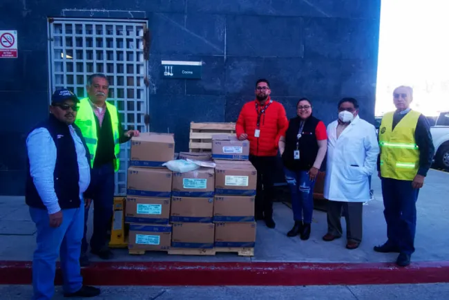Entregan rotarios material para diálisis