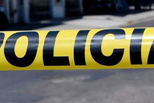 Localizan a persona sin vida; estaba envuelto en una cobija en un cuarto 'hechizo'