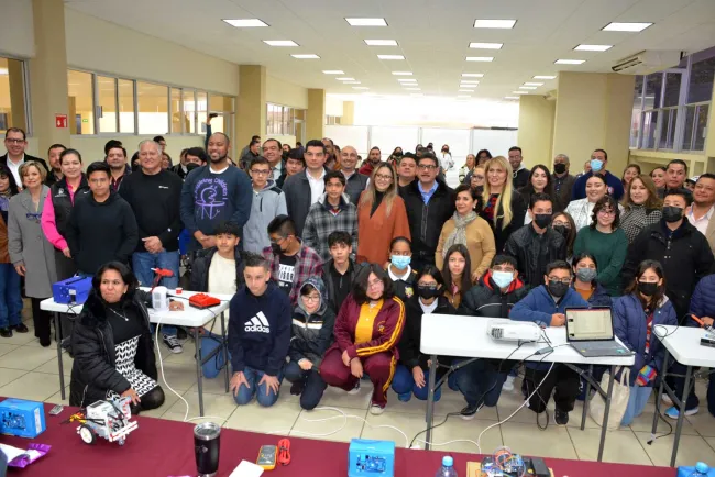 Inauguran Primer Campamento Binacional de Robótica