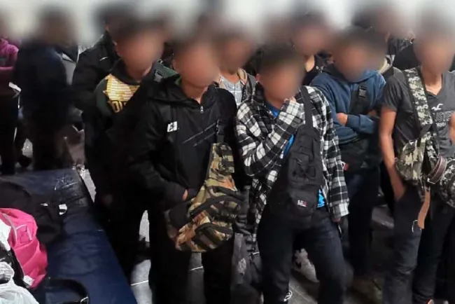 Rescatan en Chihuahua a 67 migrantes; la mayoría menores no acompañados