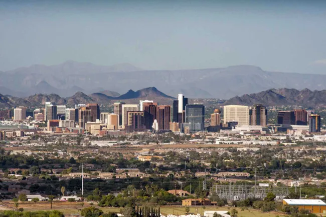 Contribuyen latinos 65 mdd a economía de Phoenix