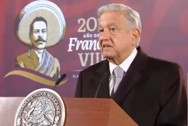 Escuelas se tienen que democratizar lo más que se pueda: AMLO