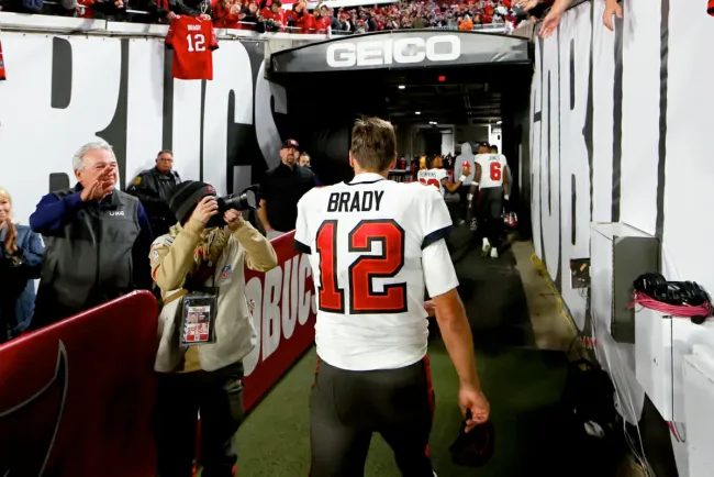 Brady anuncia retiro
