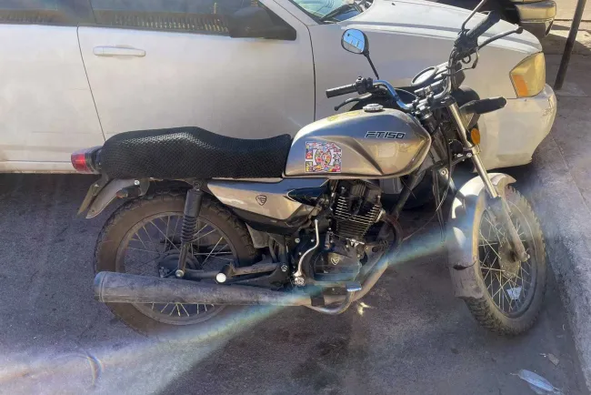 Recuperan agentes municipales motocicleta robada