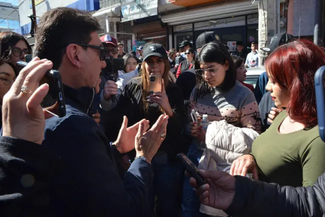Estudiantes revisan proyecto de rehabilitación en acceso a UTN