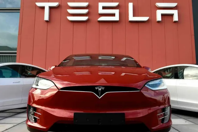 Confirma AMLO que Tesla abrirá plantas en México