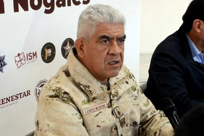 Afirma general militar personal armado de la CFE