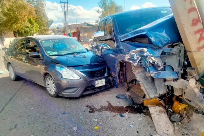 Provocan sujetos aparatoso choque y huyen del lugar