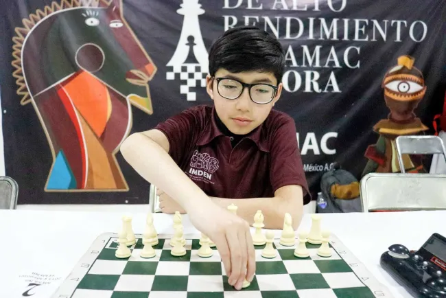 Ratifican a niño nogalense para su pase a Megarregional de ajedrez