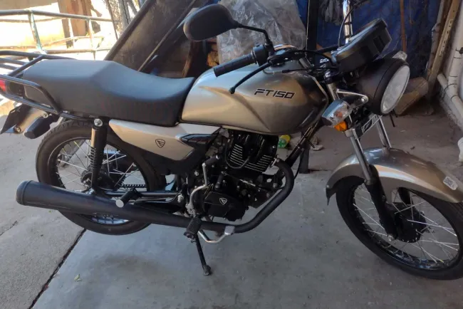 Roban motocicleta a joven estudiante
