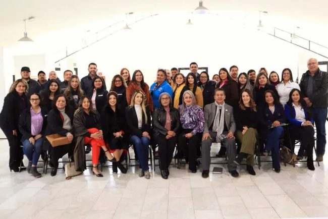 Firman acuerdos para beneficiar a las mujeres
