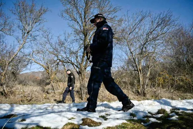 Hallan a 18 migrantes muertos dentro de un camión de carga en Bulgaria