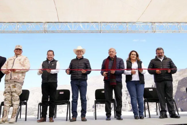 Entrega AMLO carretera Agua Prieta-Bavispe