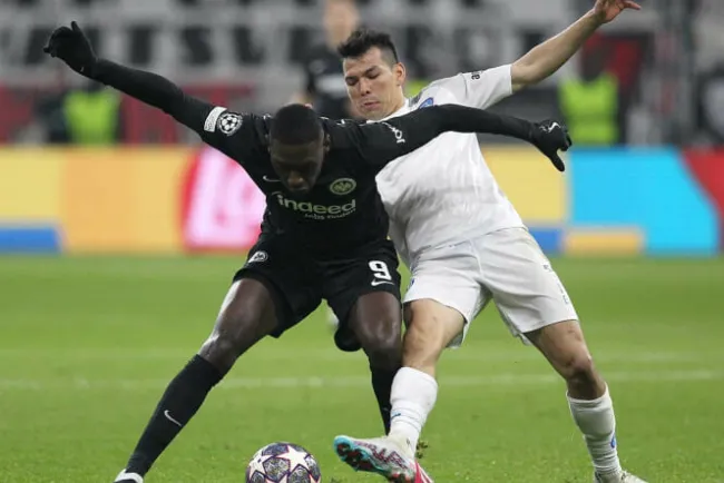 Lozano se luce al ganar Napoli
