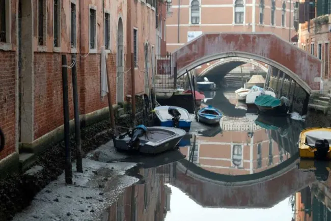 Están canales de Venecia sin agua y temen nueva sequía en Italia