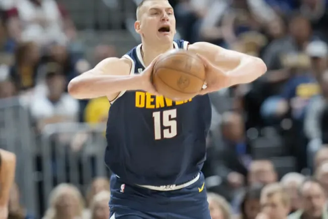 Jokic se acerca a los grandes