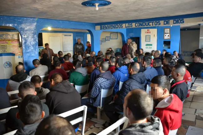 Urgen tratamiento de adicciones para mujeres y menores de edad