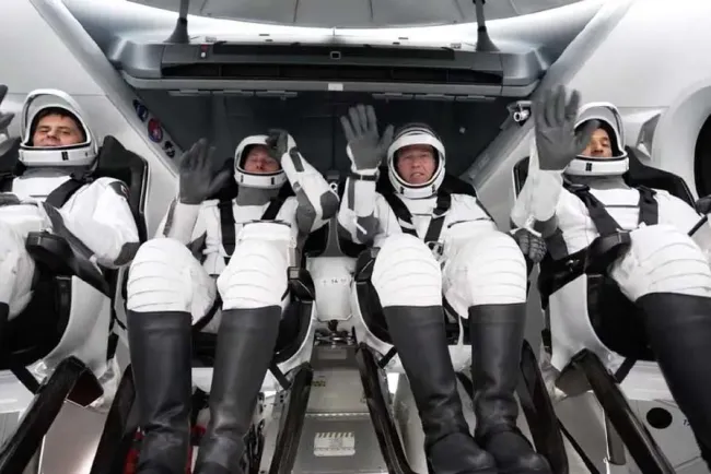 Despega Misión SpaceX hacia la EEI con 4 astronautas al espacio