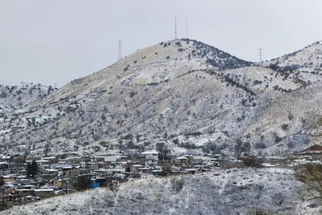 Nogales se viste de blanco tras nevada