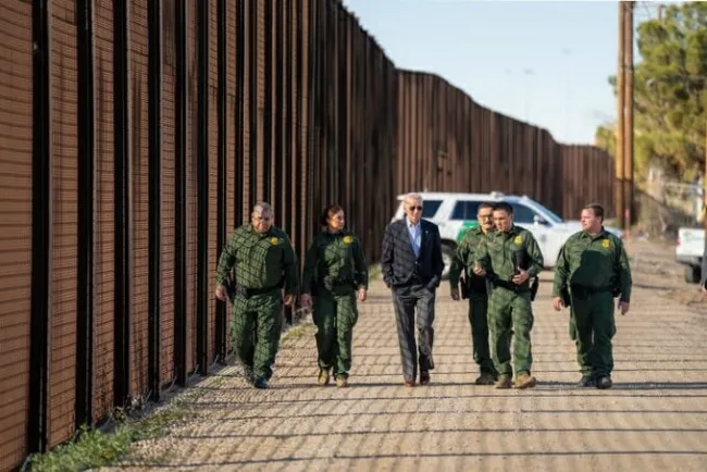 Da juez visto bueno a plan migratorio de Biden